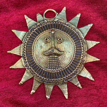 Load image into Gallery viewer, Dhokra metal sun mask
