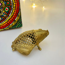 Load image into Gallery viewer, Dhokra golden brass frog
